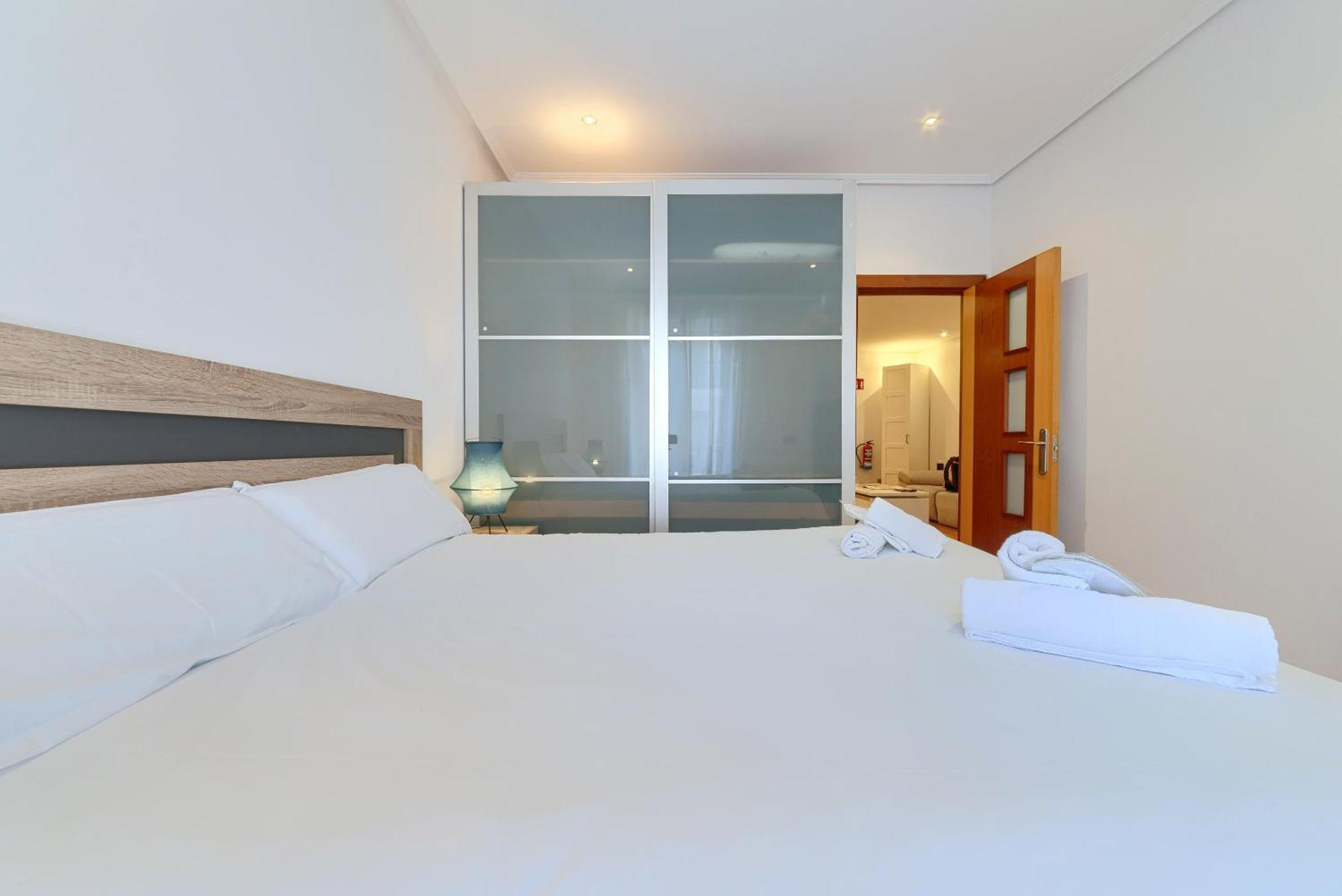 Ferienwohnung Ayuntamiento Cerca Del Casco Viejo & Parking Bilbao Exterior foto